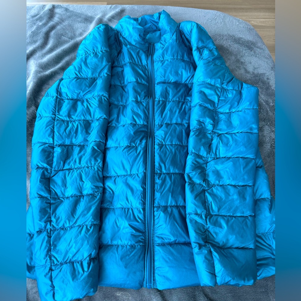 Blue puffer lightweight jacket